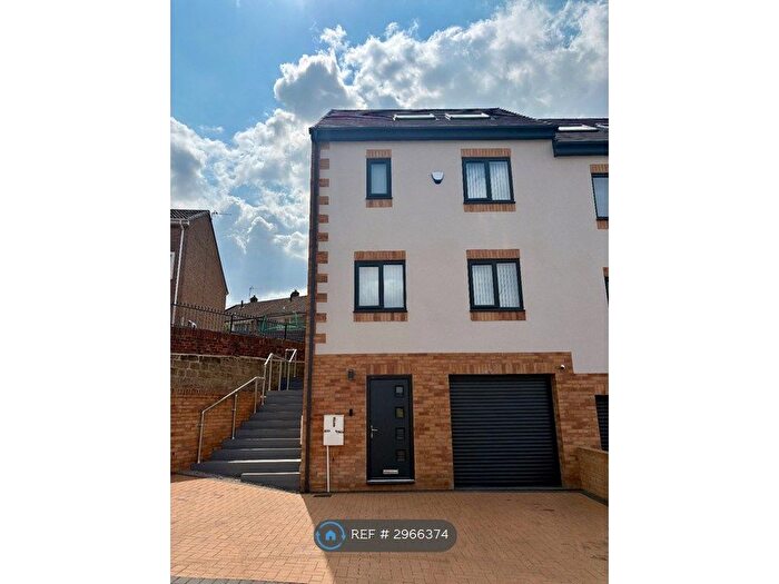 4 Bedroom Semi-Detached House To Rent In Dalton Lane, Rotherham, S65