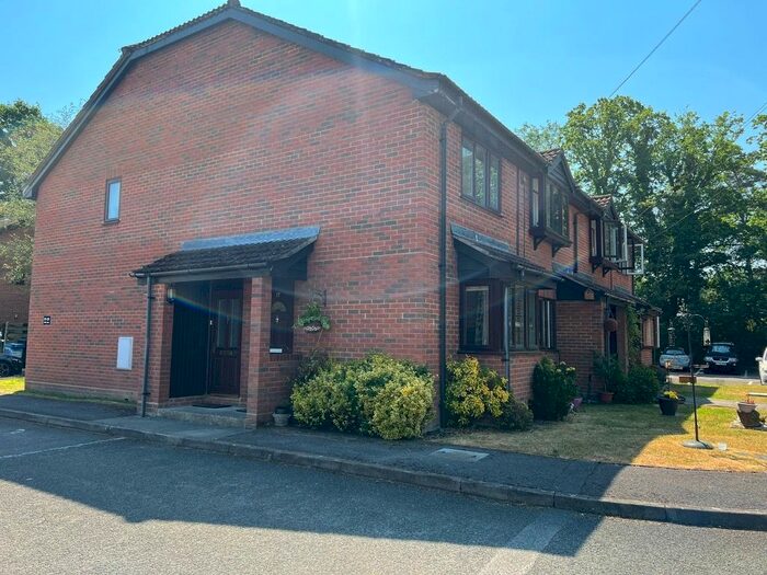 1 Bedroom Flat To Rent In St. Michaels Close, Fleet, GU51
