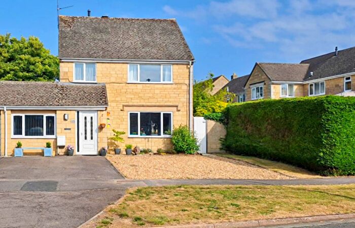 4 Bedroom Link Detached House For Sale In Alexander Drive, Cirencester, GL7