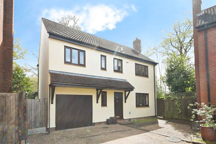 4 Bedroom Detached House For Sale In Fearns Mead, Warley, Brentwood, CM14