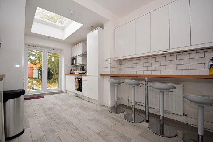1 Bedroom Property To Rent In Room, Rosslyn Cres, Harrow, HA1