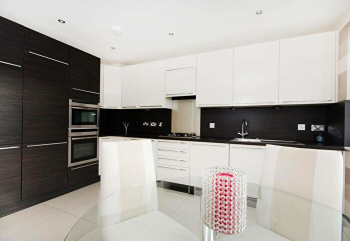 3 Bedroom Flat For Sale In Teignmouth Road, Mapesbury Estate, London, NW2