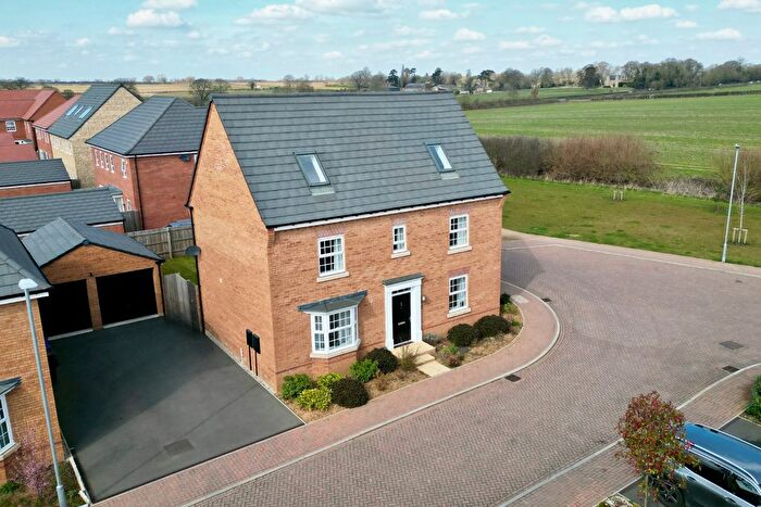 5 Bedroom Detached House For Sale In Monteyne Close, Overstone Gate, Northampton, NN6