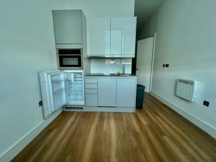 1 Bedroom Flat To Rent In Bath Road, Slough, SL1