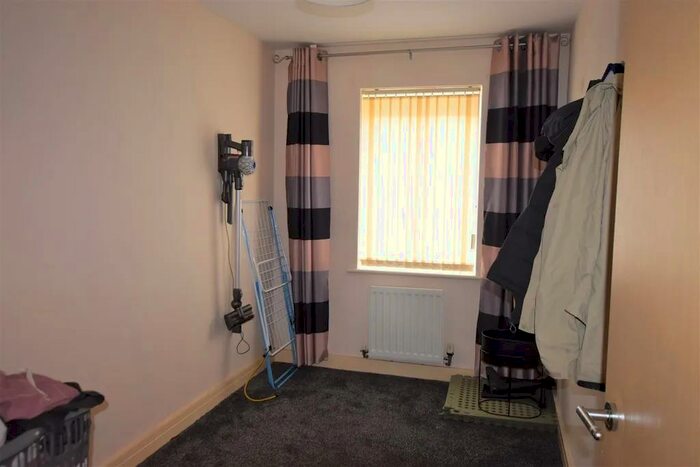 2 Bedroom Apartment For Sale In Waverley Street, Oldham, Greater Manchester, OL1