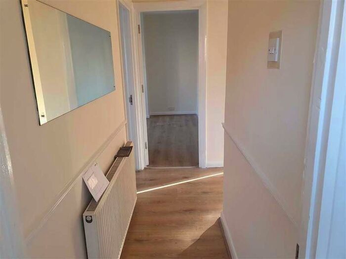 2 Bedroom Maisonette Flat To Rent In Larch Crescent, Hayes, Middlesex, UB4