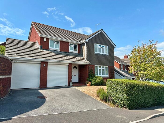 4 Bedroom Detached House For Sale In Whitecross Drive, Weymouth, DT4