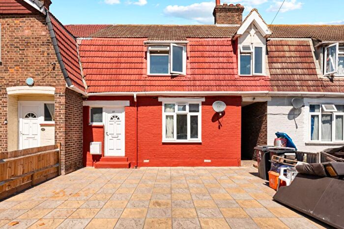 4 Bedroom Terraced House For Sale In Fleming Mead, Mitcham, CR4