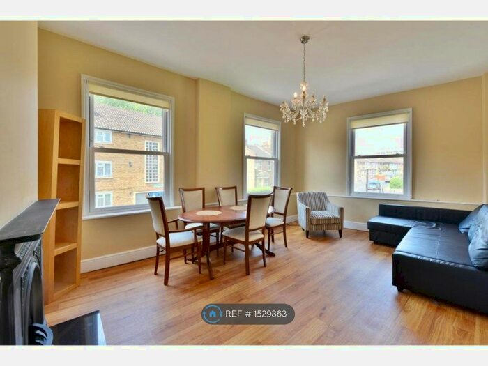 3 Bedroom Flat To Rent In Kenworthy Road, London, E9