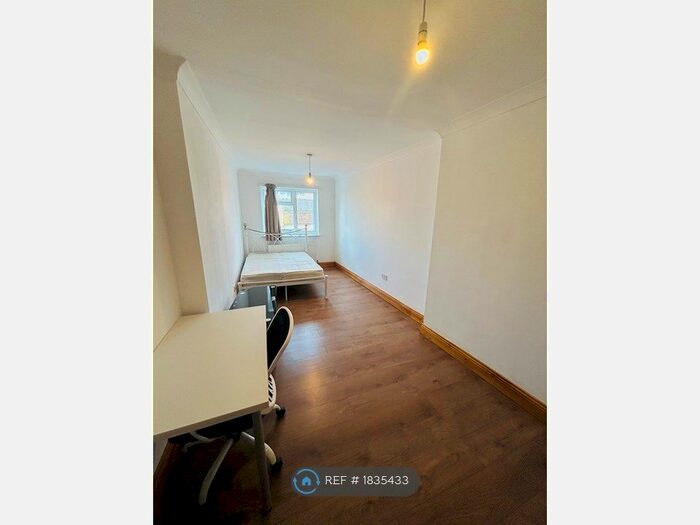 1 Bedroom Flat To Rent In West Street, Brighton And Hove, BN1