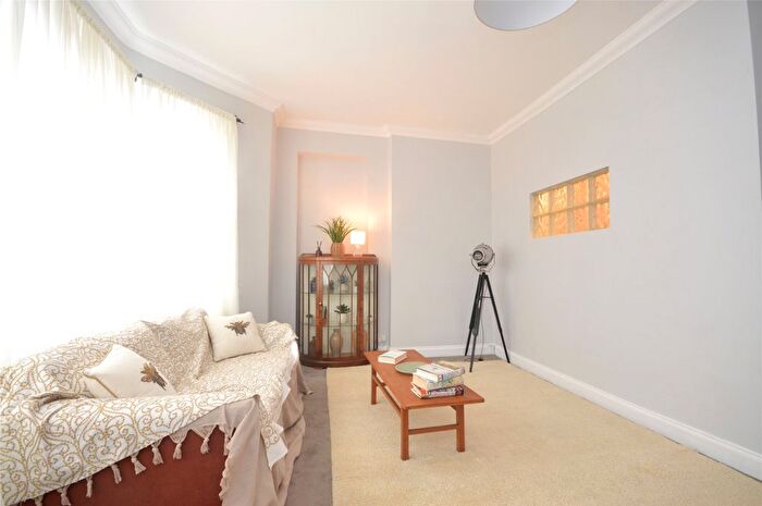 2 Bedroom Flat To Rent In Gleneagle Road, London, SW16