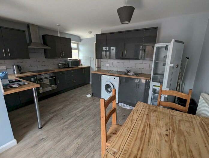 5 Bedroom End Of Terrace House To Rent In Spring Terrace, Reading, Berkshire, RG2