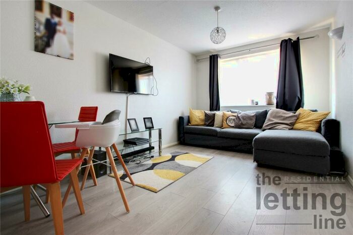 1 Bedroom Apartment To Rent In Magpie Close, Enfield, Middlesex, EN1