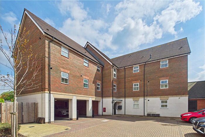2 Bedroom Apartment For Sale In Hutton Close, Newbury, Berkshire, RG14