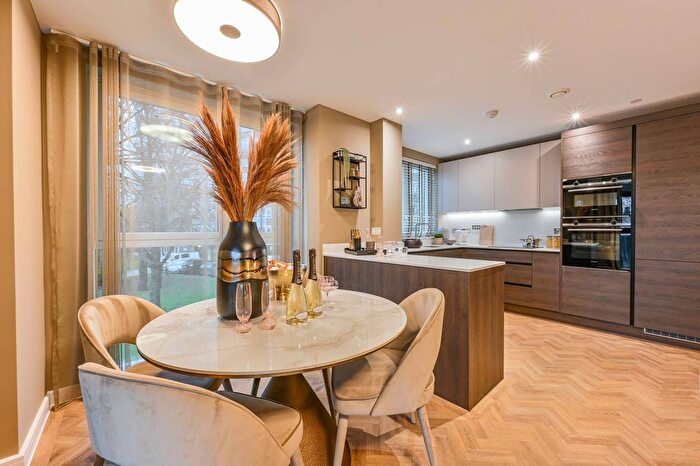 3 Bedroom Flat For Sale In North West Quarter, Queen's Park, NW6