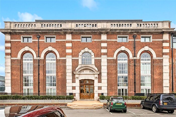 2 Bedroom Flat For Sale In Great West Road, London, W6