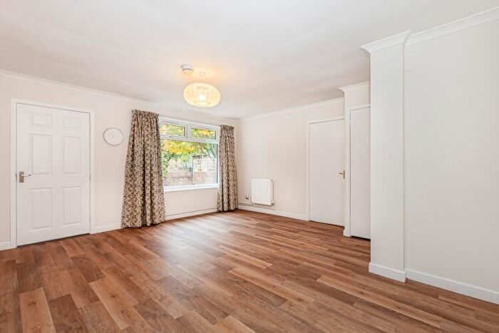 2 Bedroom Ground Maisonette To Rent In Sadlers Court, Abingdon, OX14