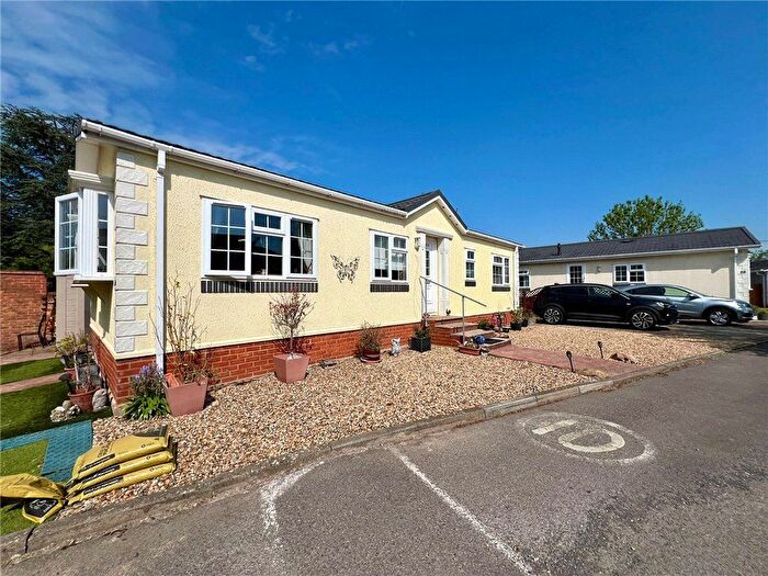 2 Bedroom Mobile/park Home For Sale In Homestead Drive, Surrey Hills Park, Normandy, Guildford, GU3