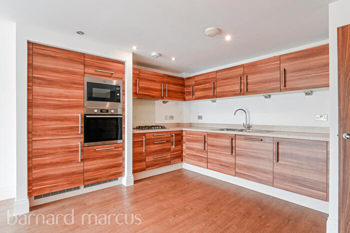 2 Bedroom Apartment To Rent In The Parade, Epsom, KT18