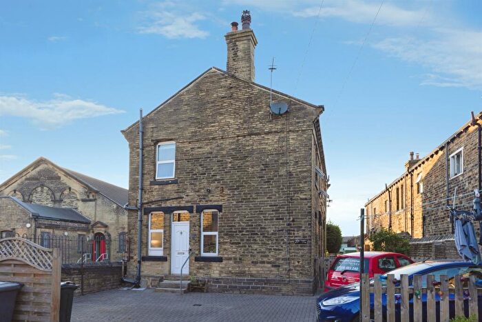 3 Bedroom Semi-Detached House For Sale In Priestley Terrace, Bradford, BD6