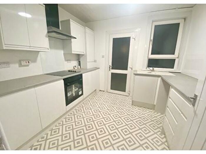 3 Bedroom Flat To Rent In Strain Crescent, Airdrie, ML6