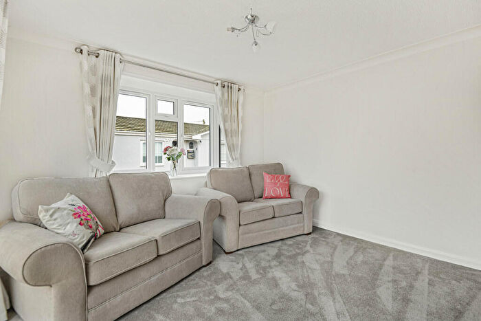 2 Bedroom Park Home For Sale In Woodlands, Weybridge Park Estates, Addlestone, Surrey, KT15