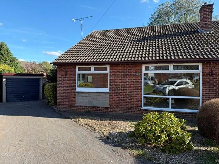 2 Bedroom Bungalow To Rent In Woodlands Crescent, Overseal, DE12