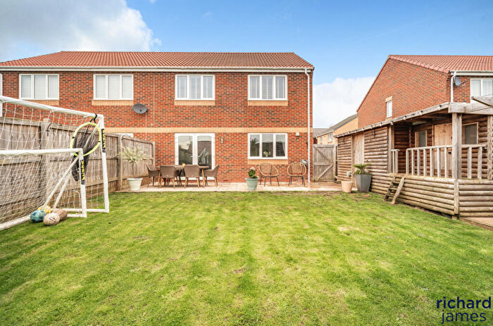 3 Bedroom Semi-Detached House For Sale In Willis Way, Purton, Purton, SN5
