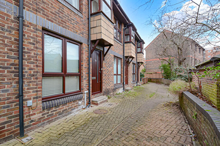 1 Bedroom Apartment To Rent In Kinburn Street, London, SE16