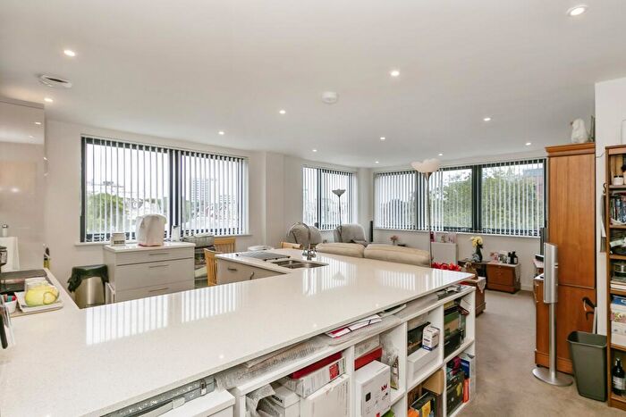 2 Bedroom Flat For Sale In High Street North, Poole, BH15