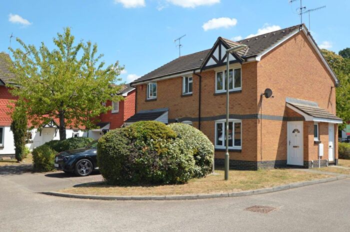 1 Bedroom End Of Terrace House For Sale In Eyston Drive, Weybridge, KT13