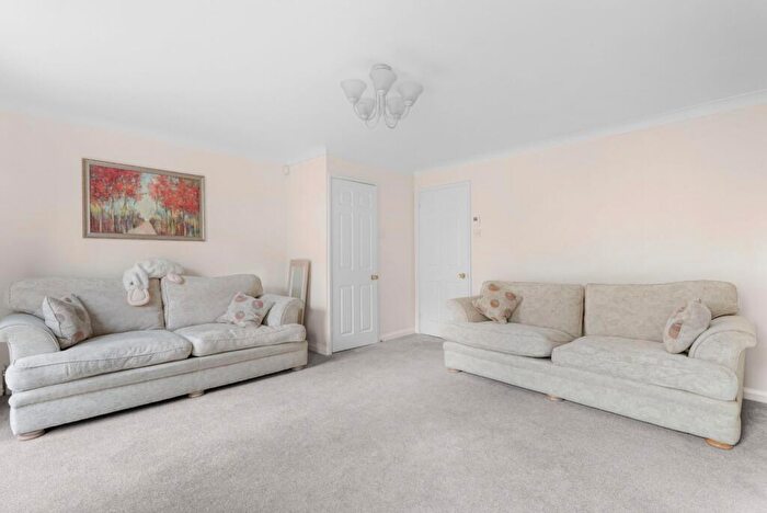 3 Bedroom Terraced House To Rent In Heralds Place, Elephant And Castle, SE11