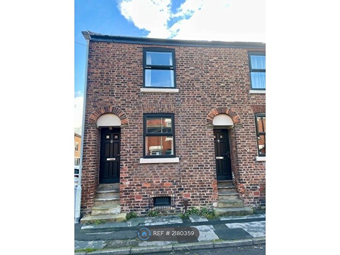 2 Bedroom End Of Terrace House To Rent In Crompton Road, Macclesfield, SK11
