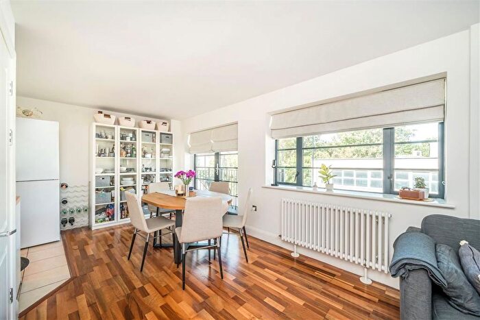 2 Bedroom Flat For Sale In Endwell Road, Brockley, SE4