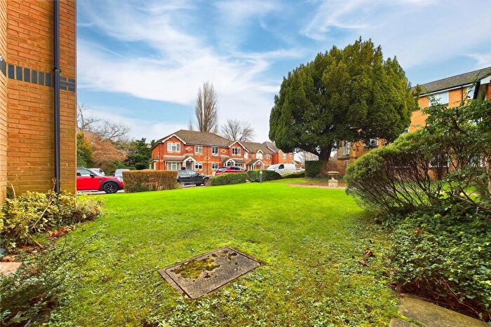 1 Bedroom Apartment For Sale In Hedingham Mews, All Saints Avenue, Maidenhead, Berkshire, SL6