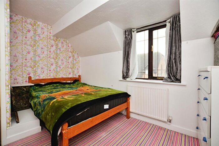 2 Bedroom Semi-Detached House For Sale In Rosemount Drive, Scunthorpe, DN16