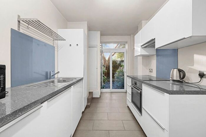 3 Bedroom Flat For Sale In Bowyer House, Vermont Road, SW18