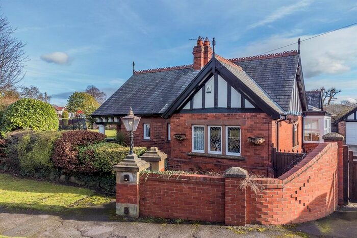 3 Bedroom Detached House For Sale In Weaste Lane, Thelwall, Warrington, WA4