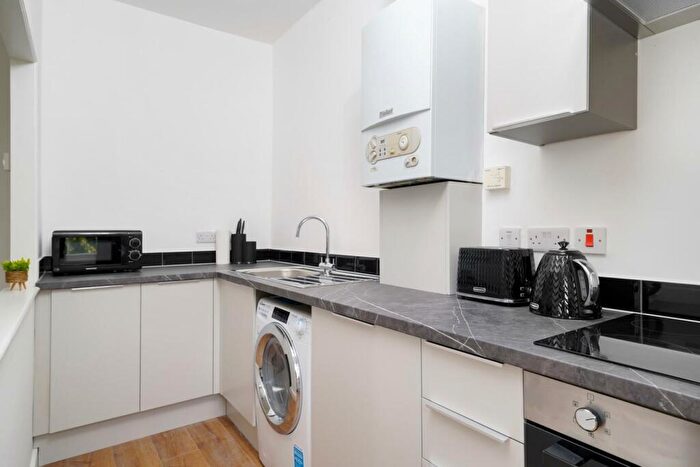Apartment To Rent In Grafton Road, London, NW5