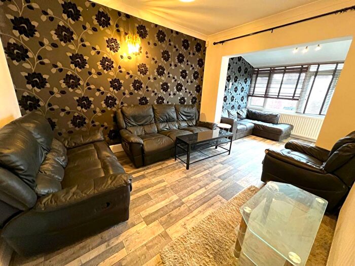 6 Bedroom Semi-Detached House To Rent In Crow Lane, Romford, RM7