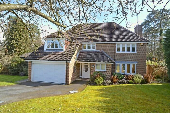 4 Bedroom Detached House To Rent In Brackenhill, Cobham, KT11