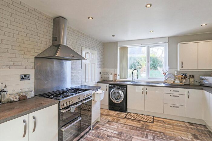 3 Bedroom House To Rent In Asket Avenue, Leeds, LS14