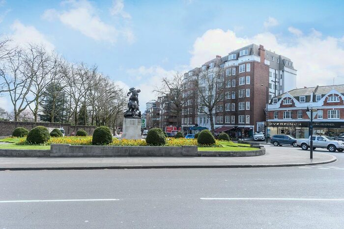 5 Bedroom Flat To Rent In Strathmore Court, Regents Park, NW8