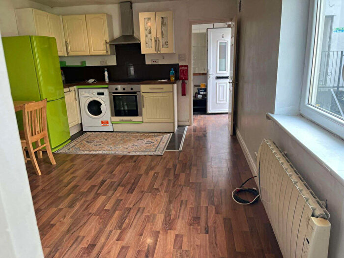 1 Bedroom Flat To Rent In Lathwell Court, LU2