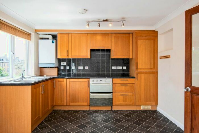 1 Bedroom Flat To Rent In Kensington Court, Bath, BA1