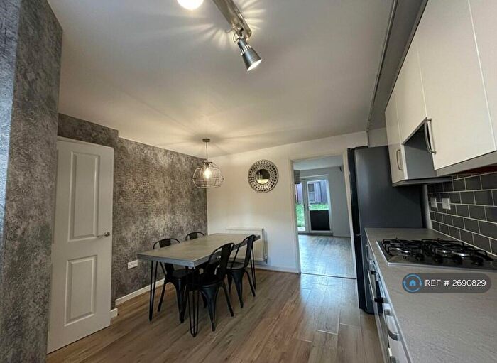 3 Bedroom Semi-Detached House To Rent In Kirkstall Ave, Barnsley, S71