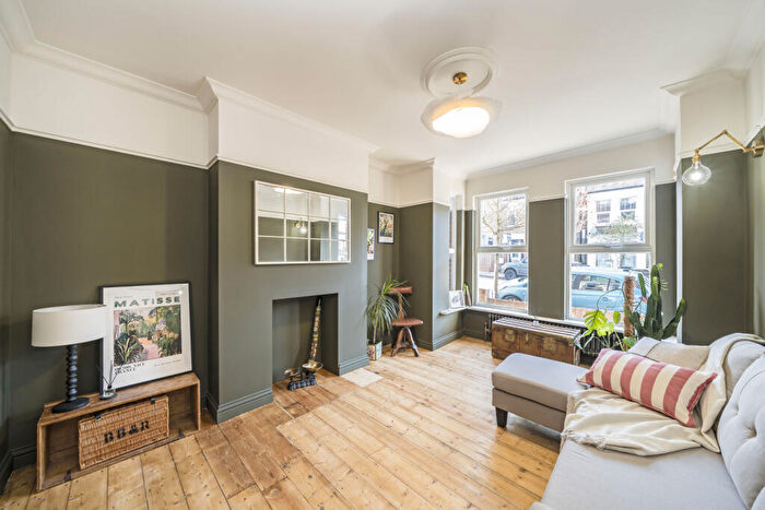 2 Bedroom Maisonette For Sale In Eastcombe Avenue, Charlton, London, SE7