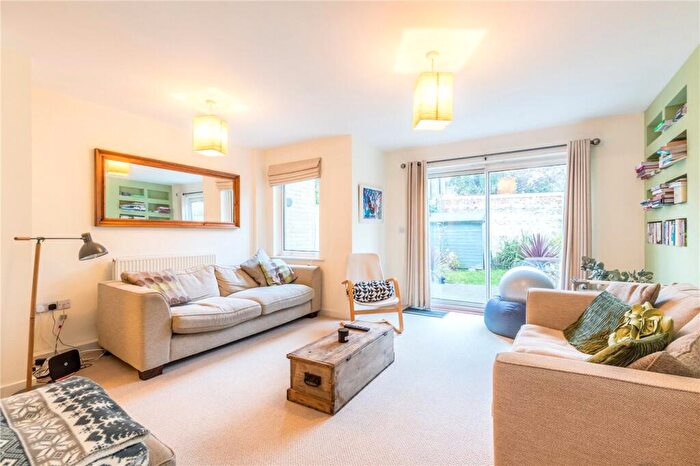 3 Bedroom Town House To Rent In Holmes Close, East Dulwich, London, SE22