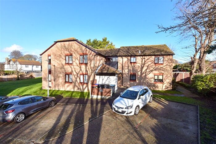 2 Bedroom Flat For Sale In Barrows Close, Birchington, Kent, CT7