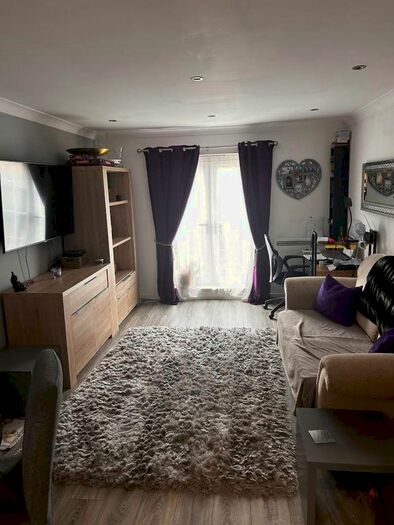 2 Bedroom Flat To Rent In Primrose Hill, Kings Langley, WD4